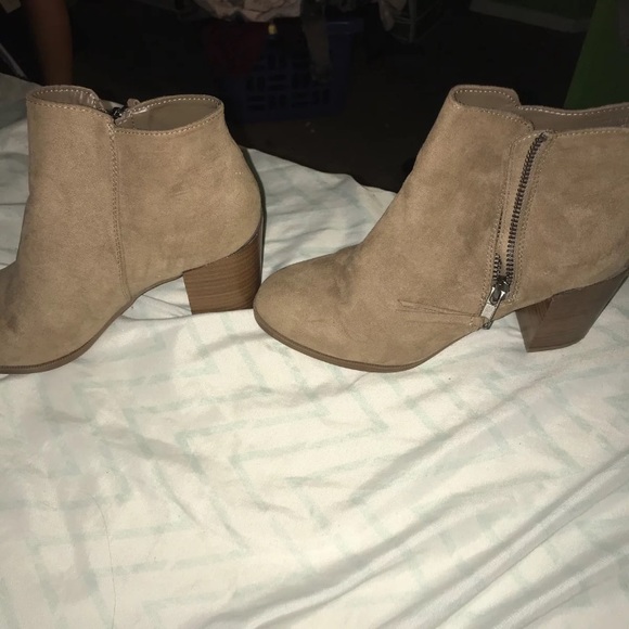 Boots - Picture 2 of 3